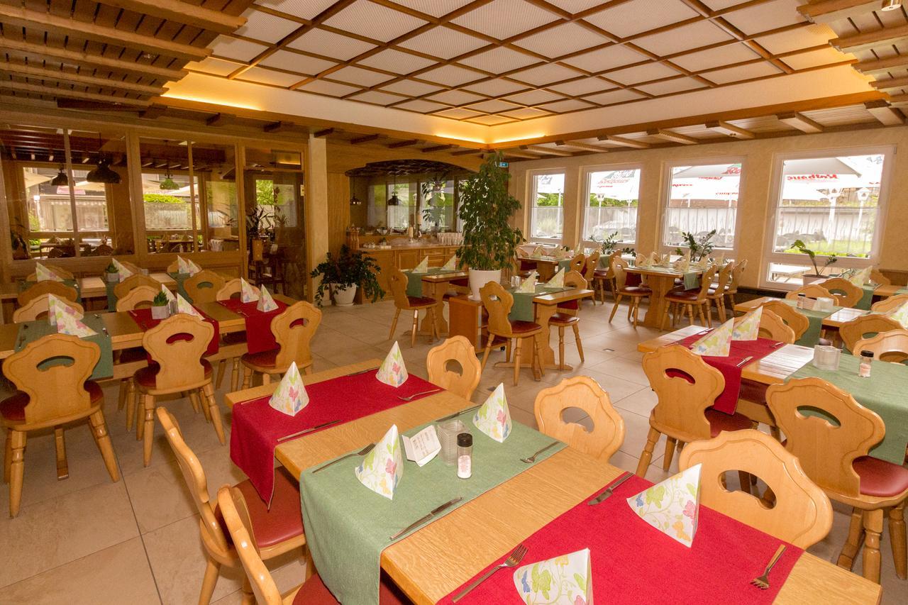 Hotel Cortina โฮเคนชวันด์ ภายนอก รูปภาพ